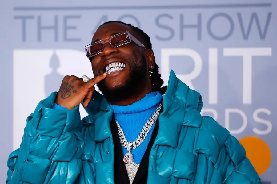 Brit-Awards-2020-Burna-Boy-takes-winter-to-the-red-carpet-in-blue (1)