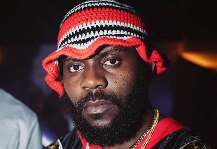 Nigerian-Rapper-Odumodublvck-Criticised-For-Kicking-Fans-Phone (3)